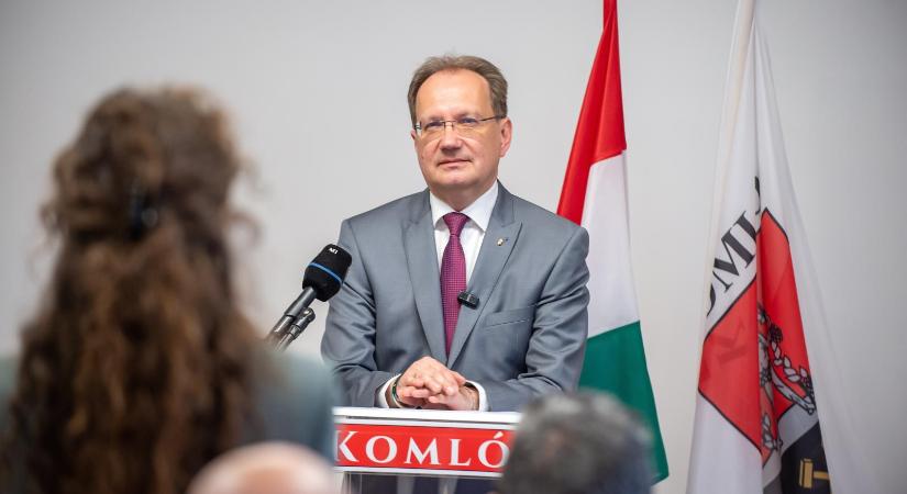 Díszpolgári címet adnának Komlón Hoppál Péternek, kitört a felháborodás