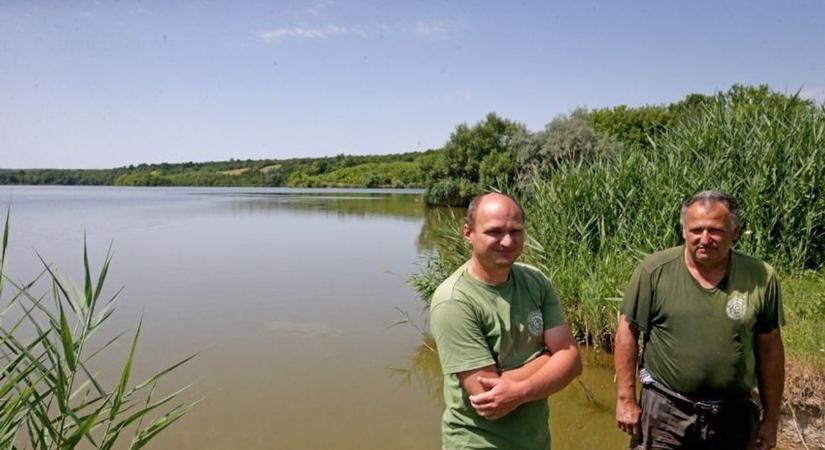 Megfőnek a halak a tavakban, fogy a víz és az oxigén