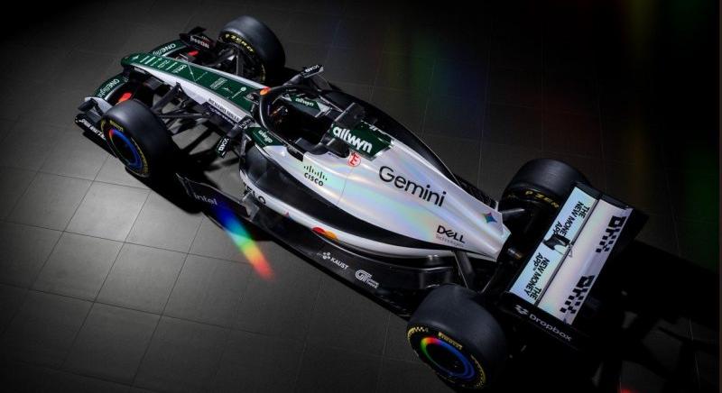 Az első McLaren előtt tiszteleg a csapat különleges festése