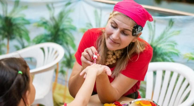 Muri, kalózkodás és vízitorna: ezeket kínálja júliusban a debreceni strand