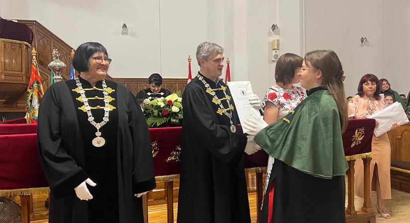 Átvették diplomáikat a Rákóczi Egyetem végzősei