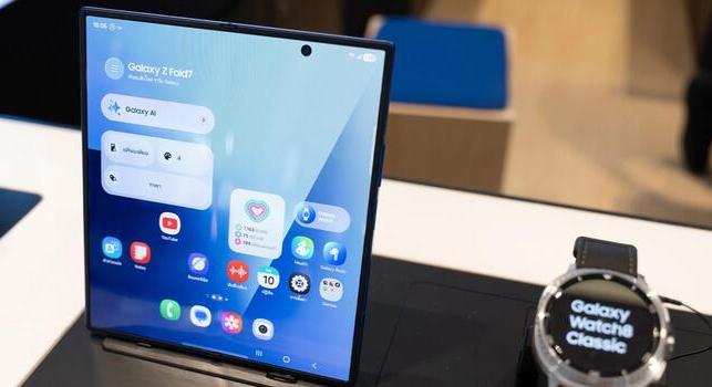 Megvan, milyen kamerákkal vértezik fel a hajtogatható Samsungokat idén