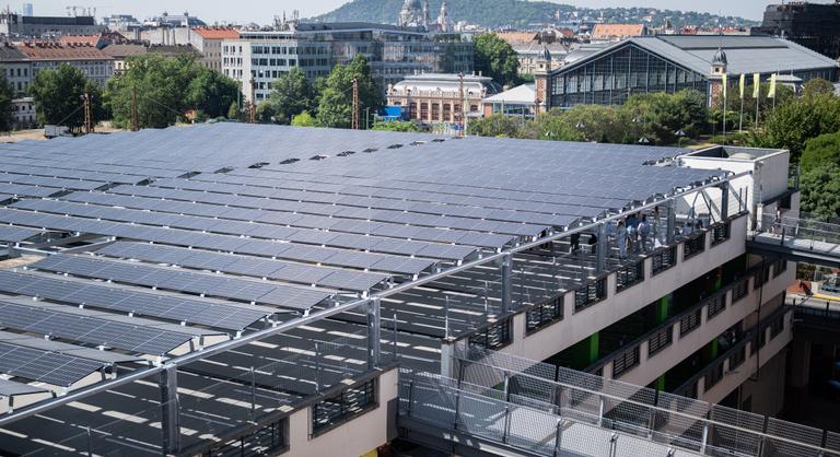 Lehullt a lepel Budapest egyik legnagyobb zöld technológiai fejlesztéséről