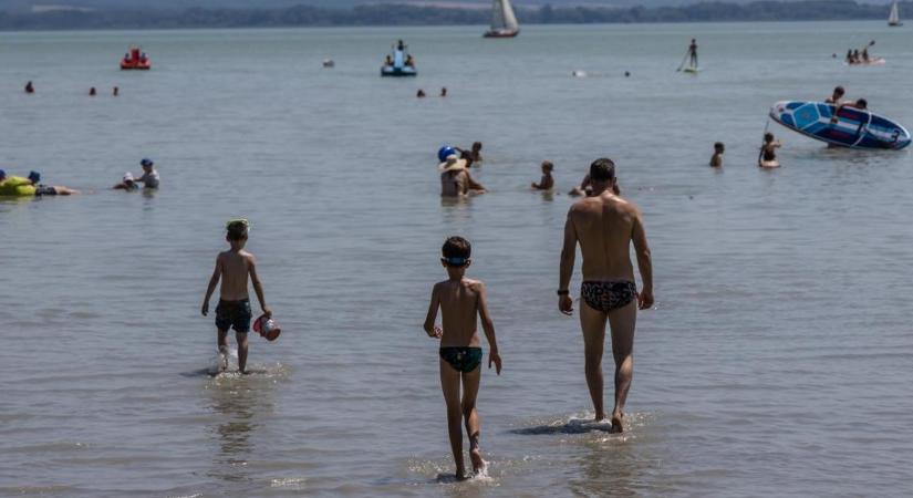 Csaknem 33 Celsius-fok volt a Balaton vizének hőmérséklete Keszthelynél