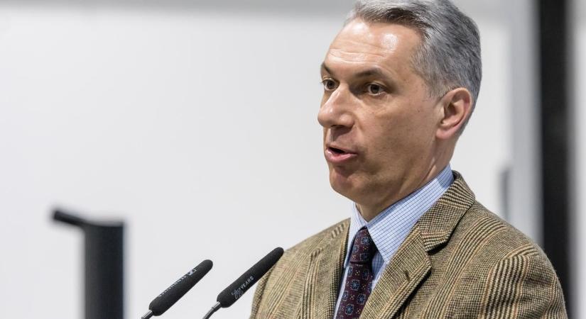 Lázár János tippjátékban támadja Vitézy Dávidot