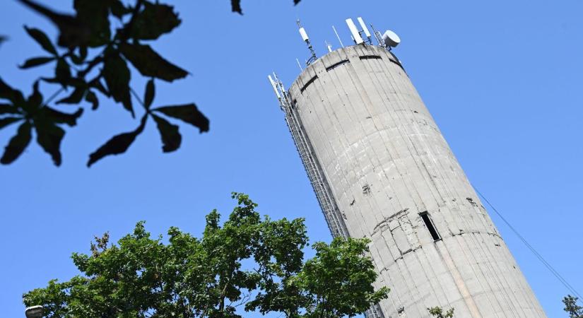 Extrém vízfogyasztás a pokoli hőségben Abonyban: mindenkinek oda kellett tennie magát, hogy ne legyen katasztrófa