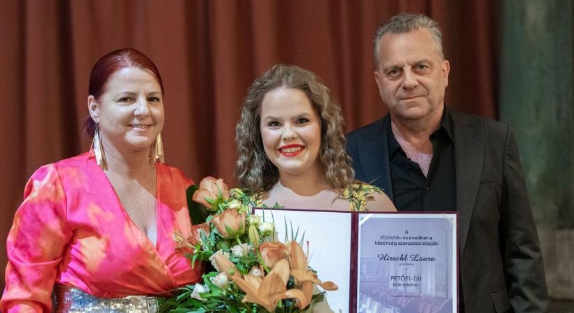 Erős évadot zárt a Veszprémi Petőfi Színház, díjakat is átadtak az évadzárón (galéria)