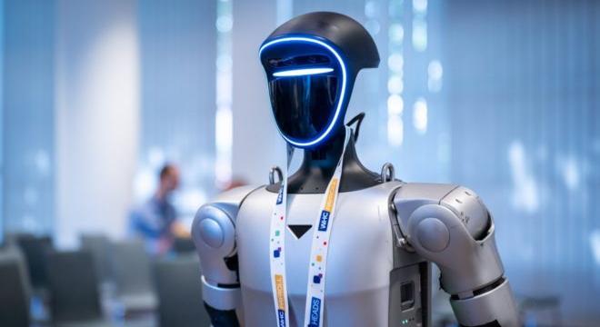 Munkába állt Máté, a BME humanoid robotja