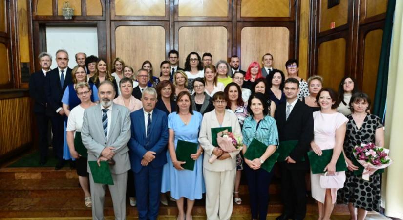 Kitüntetették a debreceni Klinikai Központ kiváló dolgozóit