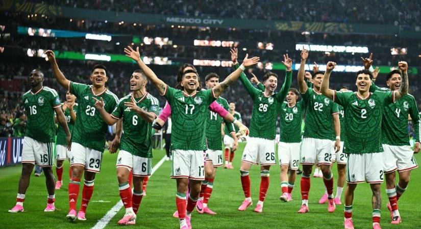 Mexikó simán, 2-0-ra verte Ecuadort, vasárnap Angliával, vagy Kongóval játszhatnak