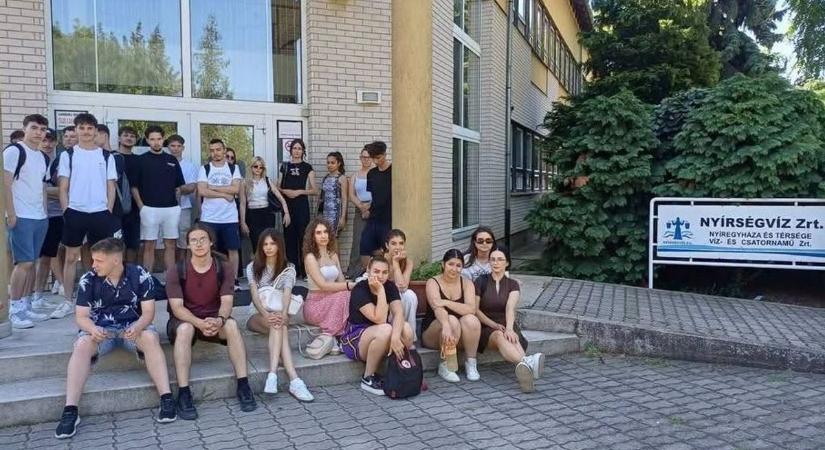 Mit láttak a diákok a központi laboratóriumban? (fotók)