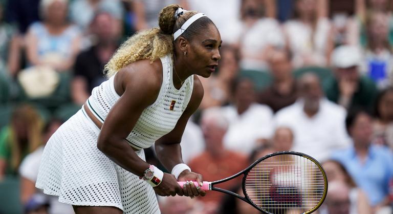 Nem volt sikeres Serena Williams visszatérése Wimbledonba, az egyéni verseny első körében búcsúzott