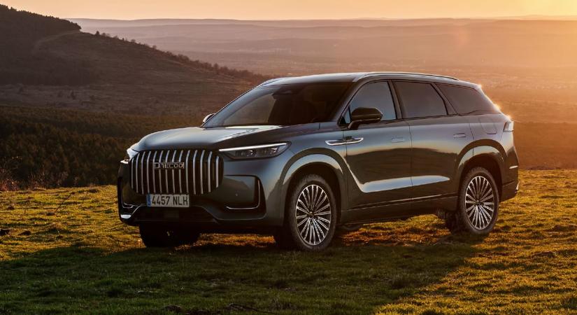 Akár 1660 kilométeres hatótáv: 7 üléses hatalmas kínai SUV jött Magyarországra, itt a Jaecoo 8