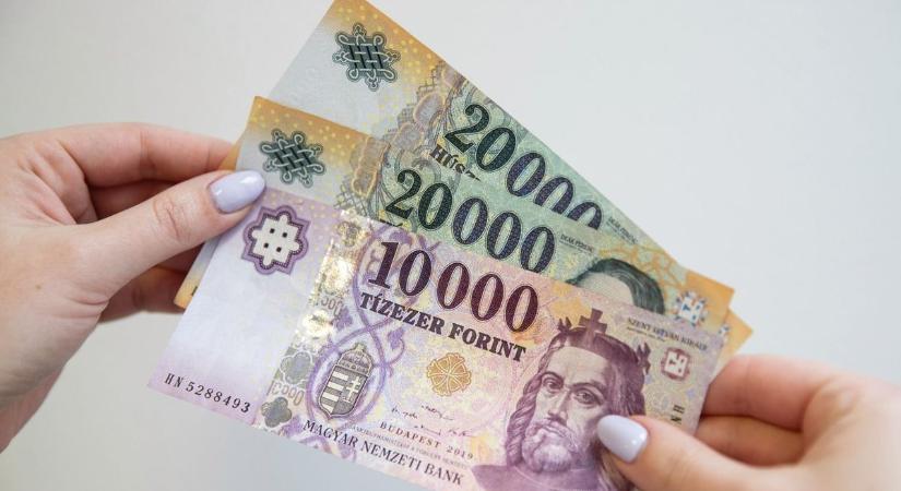 Havi kifizetés: pénzügyi támogatás jön a diákok számára!