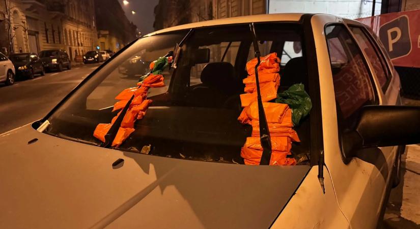 Új korszak kezdődik Budapest életében: mától nem lehet automatánál fizetni a parkolásért!