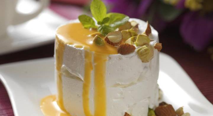 Sütés nélküli túrós-mandulás semifreddo: hűsítő desszert a nyári napokra