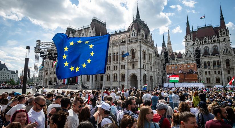 Eurobarométer: A magyarok az uniós átlagnál is jobban bíznak az EU-ban