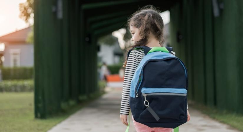 Az iskola nem tilthatja meg, hogy az alsósok egyedül menjenek haza – a döntés és a felelősség a szülőé
