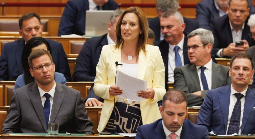 Hegedűs Barbara: A kamerákon kívül másként viselkedik Magyar Péter (videó)