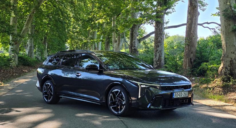 Vezettük az új Kia K4 Sportswagont: benzines kombi 2026-ban?