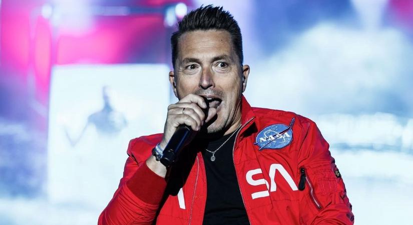 Döbbenetes hírt közölt Ákos, rosszindulatú daganattal operálták