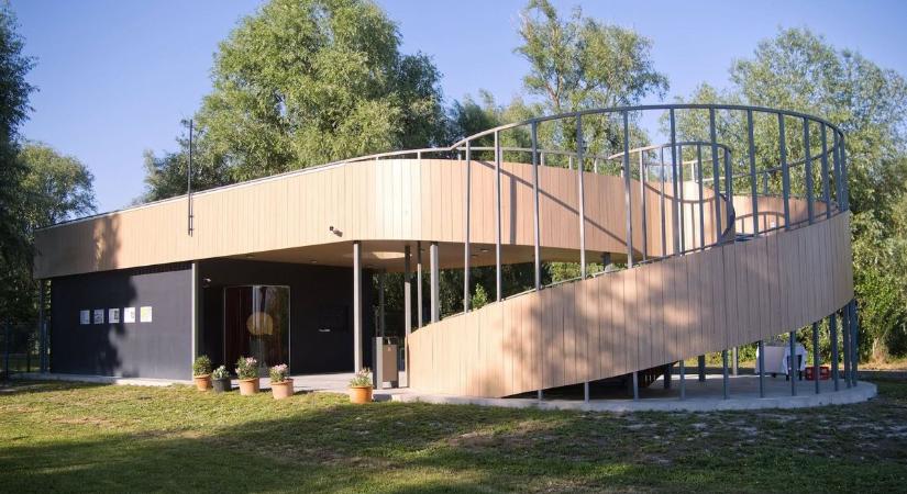Megnyílt a Balaton legújabb zalai látványossága – csodás panoráma, játékok és bringás pihenő várja a látogatókat