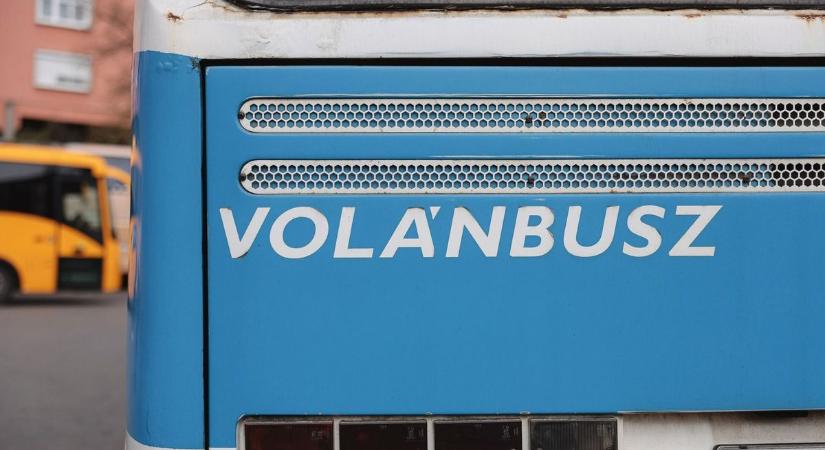 Eldurrant az agya a dudálástól – szétverte a menetrend szerinti buszt Noszvajon