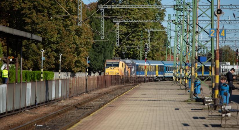Felsővezeték-szakadás: pótlóbuszok járnak Nagykanizsa és Gyékényes között