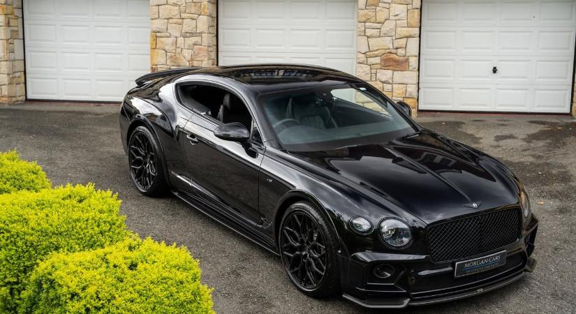 Kialakult a mesterhármas mezőnye: a két Ferrari mellé egy Bentley is beparkolt
