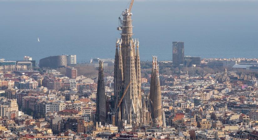 Láthatatlan kötelék – különleges ragasztástechnológia segítette a Sagrada Família központi tornyainak megépítését