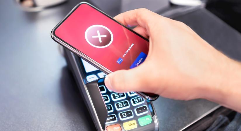 Teljes káosz az üzletekben: váratlanul felmondta a szolgálatot a magyarok kedvenc bankja