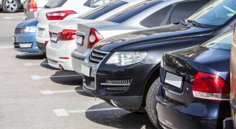 Budapesten nemcsak drágult a parkolás, mától kizárólag mobillal lehet fizetni
