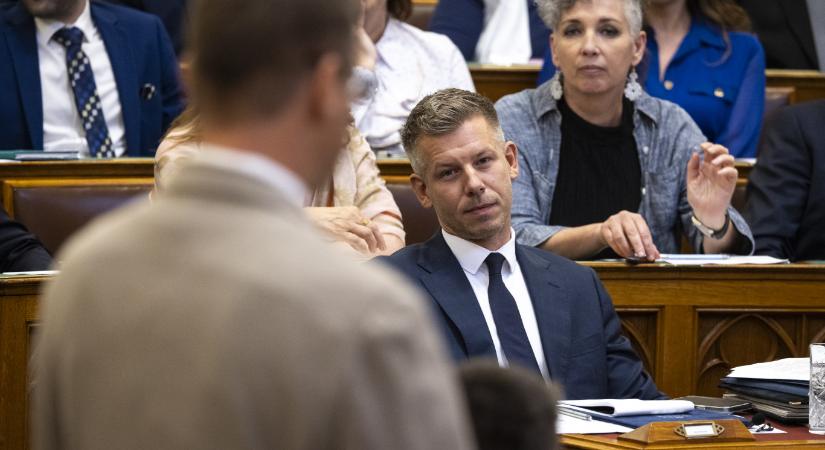 Medián: Tovább csökkent a Fidesz támogatottsága, a Tisza 73 százalékon áll
