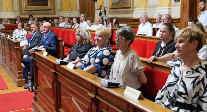 Nyolc városi kitüntetéseket adtak át a szerdai díszközgyűlésen
