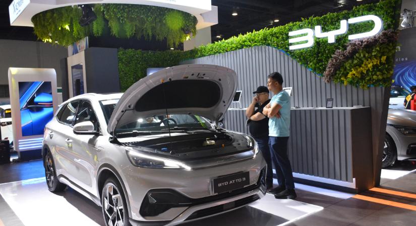Európai autógyárat venne a BYD