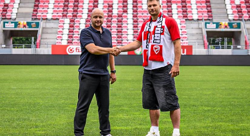 DVTK: stábtagok és játékosok távoztak, érkezett a Szeged gólzsákja