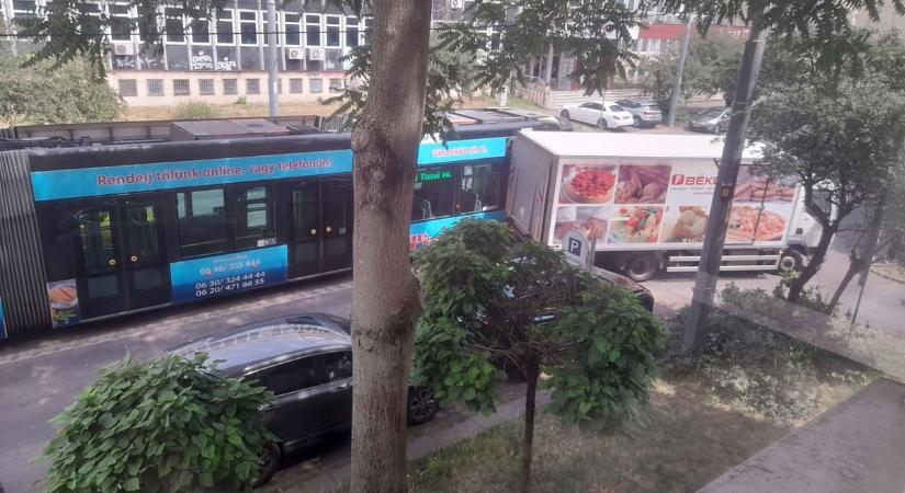 Baleset történt a Bajcsy-Zsilinszky utcában