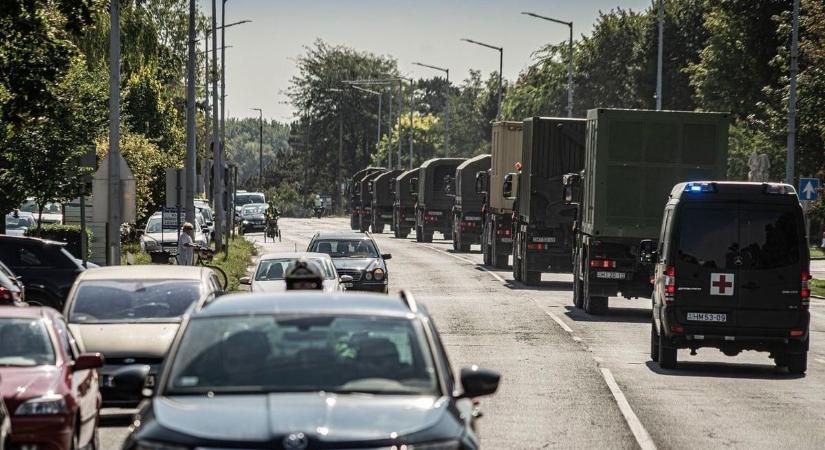 Katonai járművek lepik el a vármegyei utakat csütörtökön, mutatjuk a pontos útvonalat
