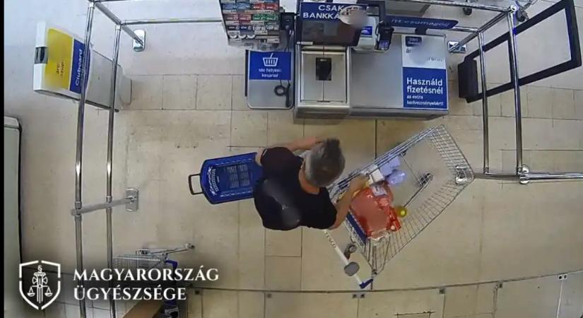 Sárgarépa-vonalkóddal lopott legót és műszaki cikkeket a hevesi polgármester
