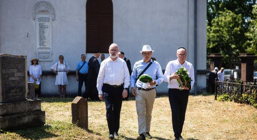 Megemlékeztek a 82 éve elhurcolt veszprémi zsidó áldozatokról