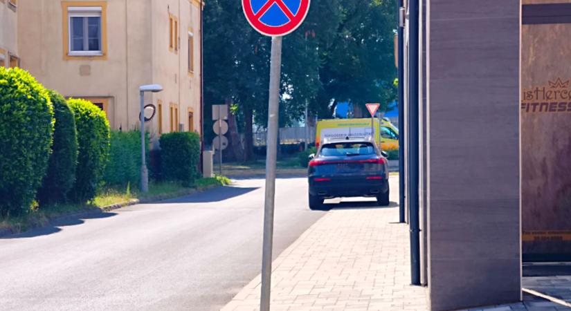 Így parkoltok Ti, Zalaegerszeg! - újabb "gyöngyszemet" kaptunk!