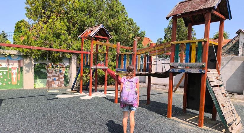 Évek óta vártak erre a tatai gyerekek: döntöttek a Vaszary játszótér sorsáról
