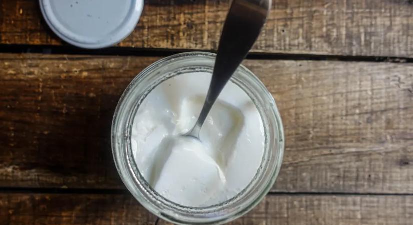 A hőkupola előnye: házi joghurt fél nap alatt az ablakban