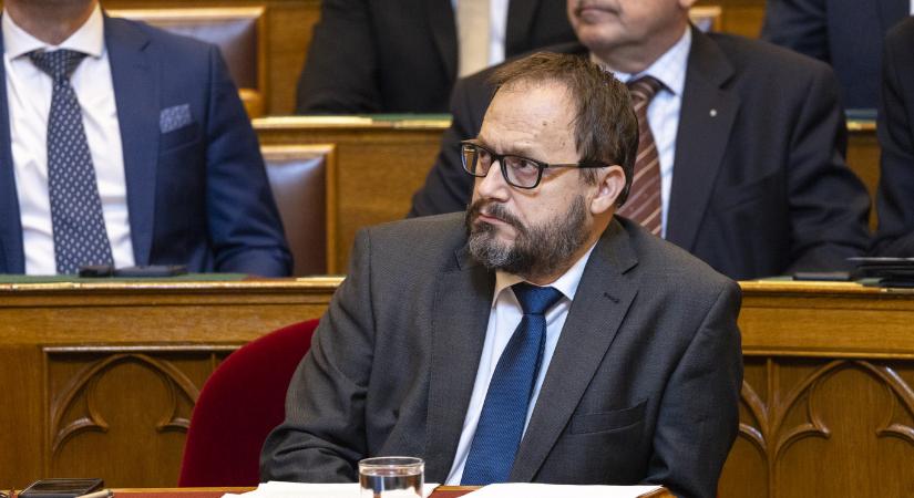 Tavasz helyett ősszel nyújtaná be a költségvetést a kormány