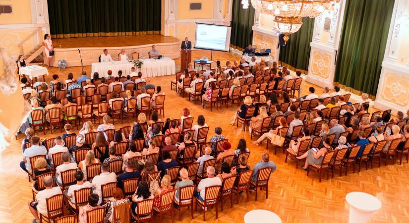Semmelweis-nap: a hódmezővásárhelyi kórház legkiemelkedőbb dolgozóit köszöntötték  fotó