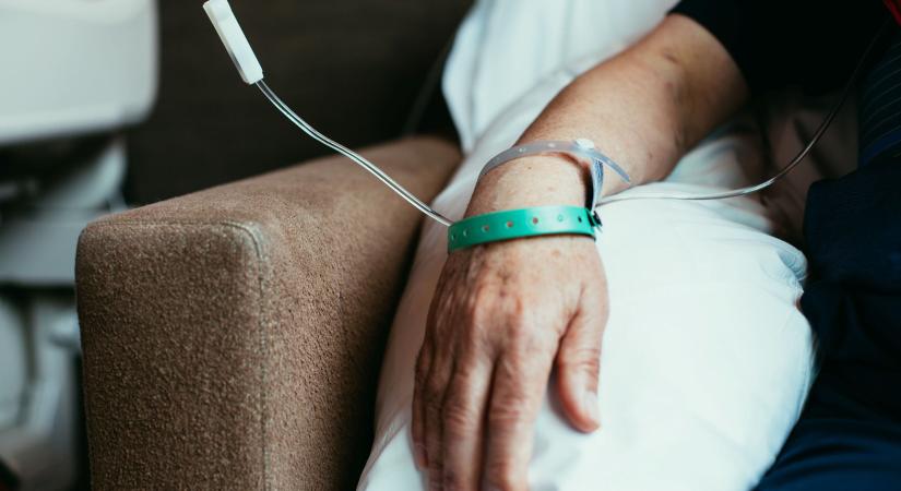 A beteg meghalt, mire választ kapott: átalakítják az életmentő gyógyszerek rendszerét