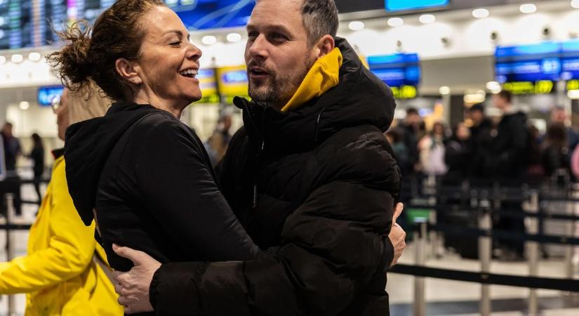 51 évesen bikiniben mutatta meg magát a Barátok közt sztárja