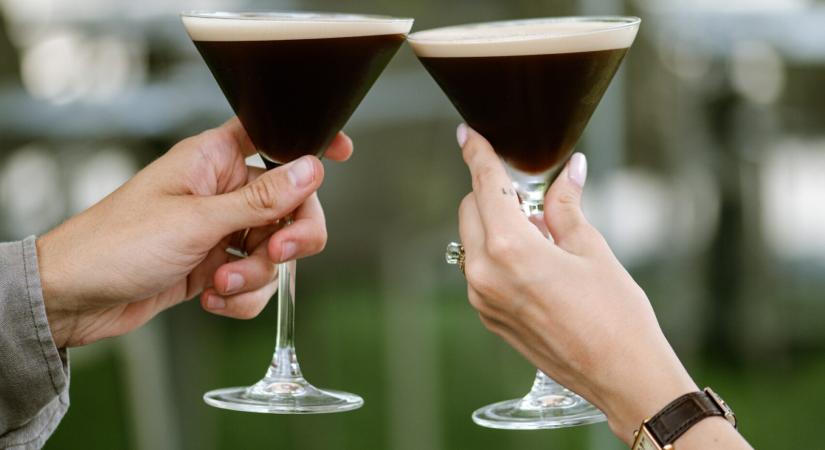 Nappal kávé, este Espresso Martini? Egyre több magyar nyitott a kávés koktélokra
