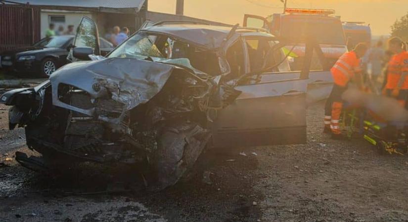 Szörnyű baleset: kamion és személyautó ütközött, egy 24 éves fiatalember meghalt