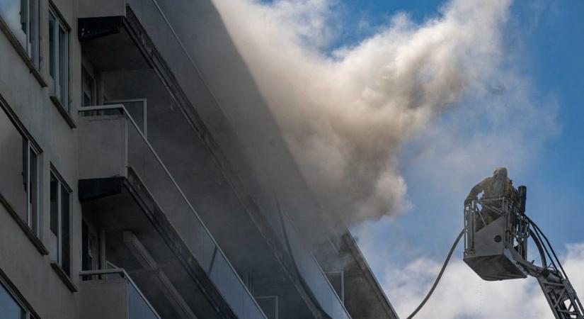 Kigyulladt egy tízemeletes épület Antwerpenben, legkevesebb öten meghaltak
